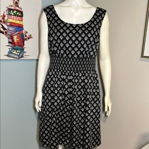 White House Black Market Black and White Fit and Flare poplin Dress size 8